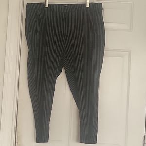 Capri black pants with pattern